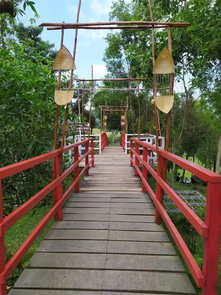 jembatan pada taman permana