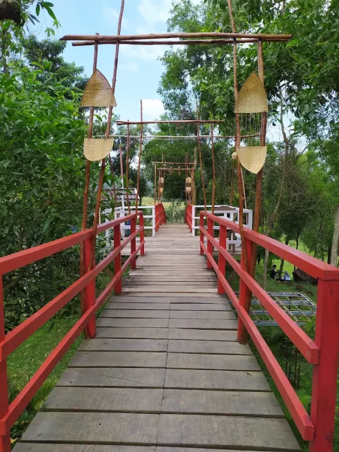 jembatan pada taman permana